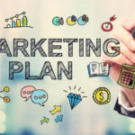 تخطيط وتنفيذ خطة التسويق الاستراتيجية