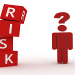 تحديد المخاطر في العقود وتقييم المطالبات وتسويتها