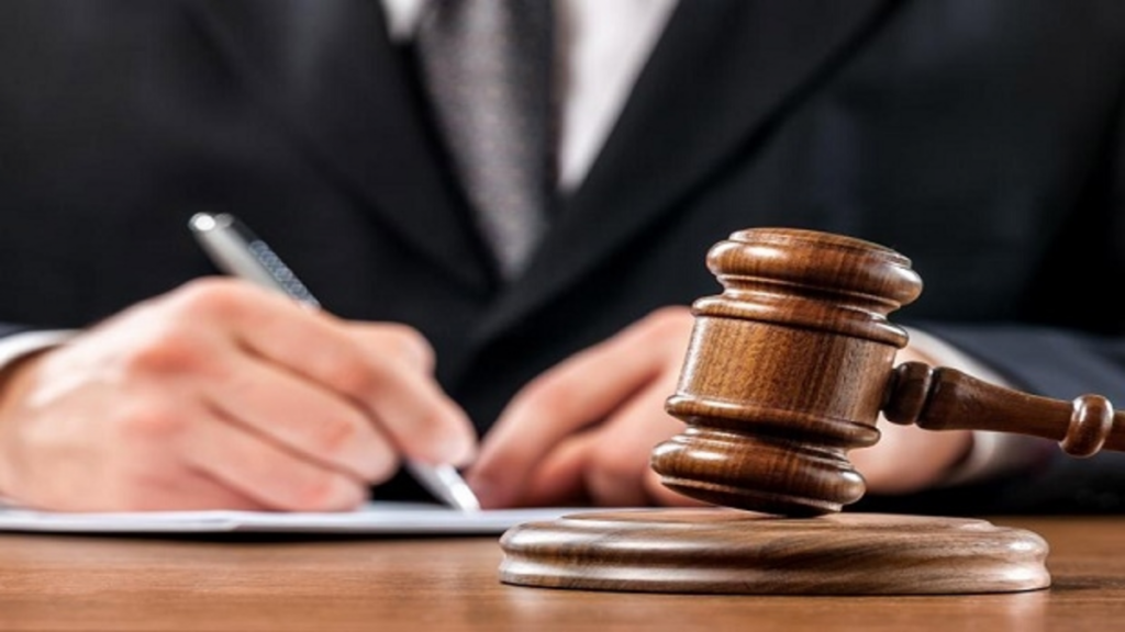 كتابة الأحكام القضائية وقرارات التحكيم وقرارات اللجان شبه القضائية واللجان الإدارية