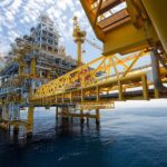 إدارة المخاطر واتخاذ القرارات الإستراتيجية خلال إنتاج النفط والتنقيب عنه