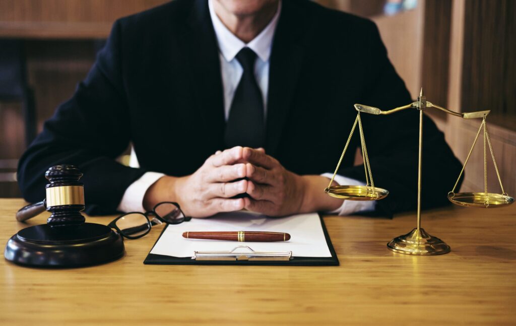المهارات المتقدمة في التقييم والرد على الاستشارات القانونية