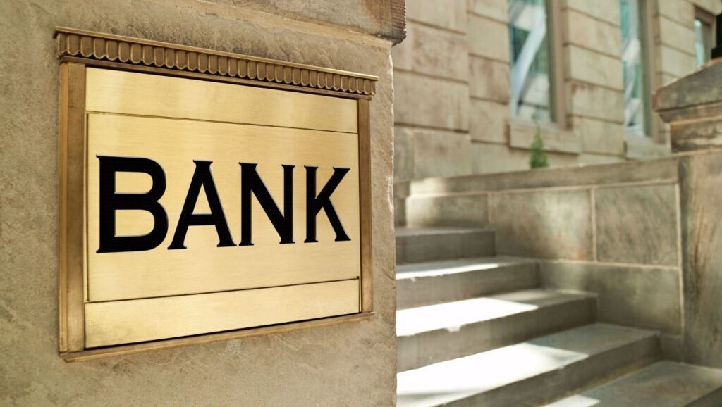 Measuring and Evaluating Banks Performance